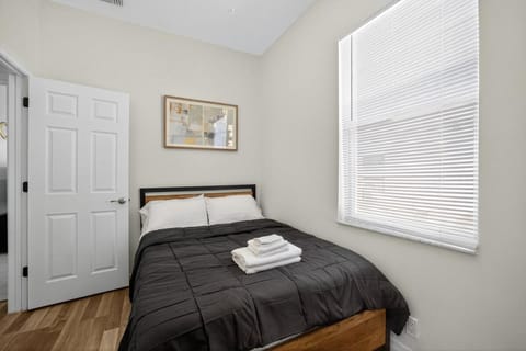 Stylish Home- Mins to St Josephs Hospital & DT House in Tampa