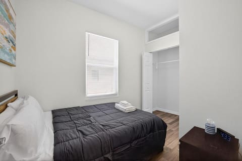 Stylish Home- Mins to St Josephs Hospital & DT House in Tampa