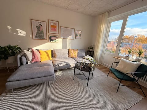 View (from property/room), Balcony/Terrace, Living room