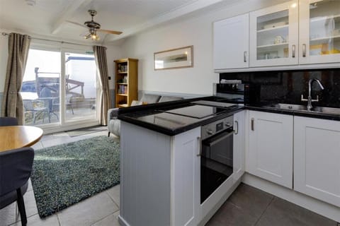 Misty Isles Cottage- Ellenabeich, Easdale, Isle of Seil House in Scotland