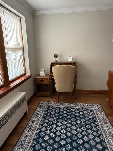 Cozy Charming 2br 1 ba apt near Oak Park fast wifi fully equipped Apartment in Berwyn