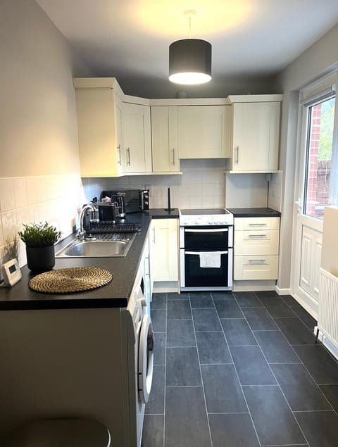 3-Bedroom Home in Belfast- near Crumlin Rd Gaol House in Belfast