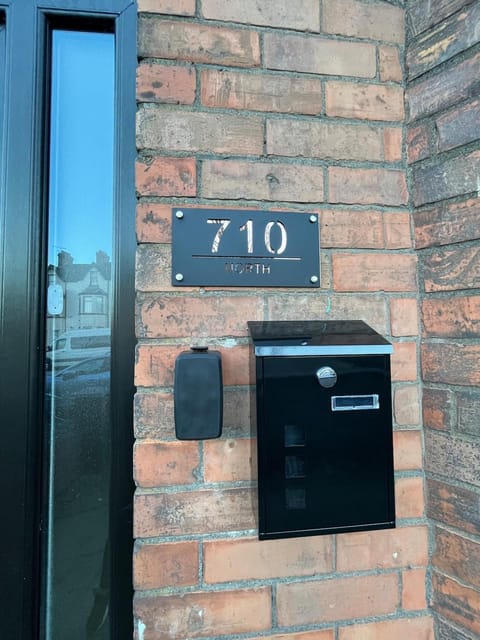 3-Bedroom Home in Belfast- near Crumlin Rd Gaol House in Belfast