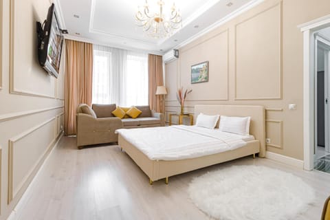 Bed, TV and multimedia, Living room, Photo of the whole room, Seating area, Bedroom