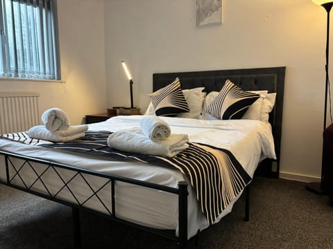 Bedroom, towels