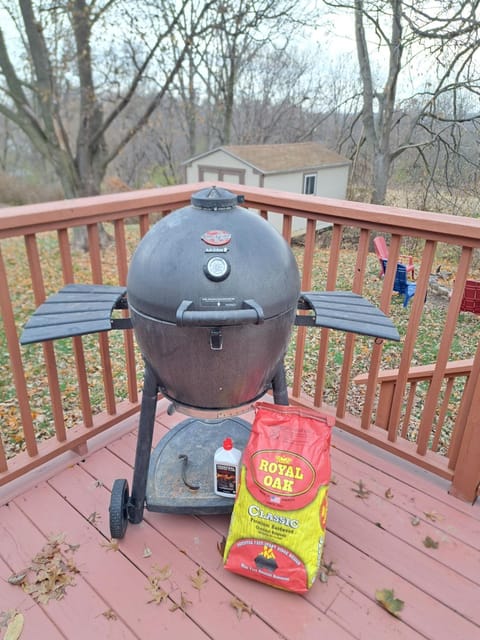 Location! Large Home, Country Views, Entertainment House in Dubuque