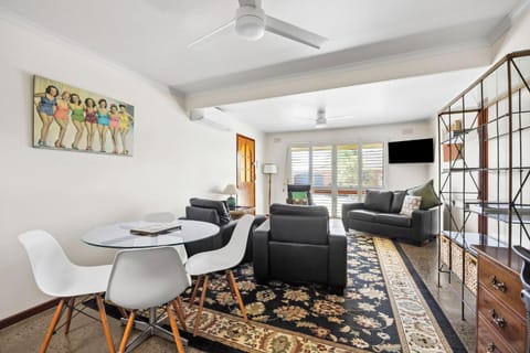 TV and multimedia, Living room, Dining area