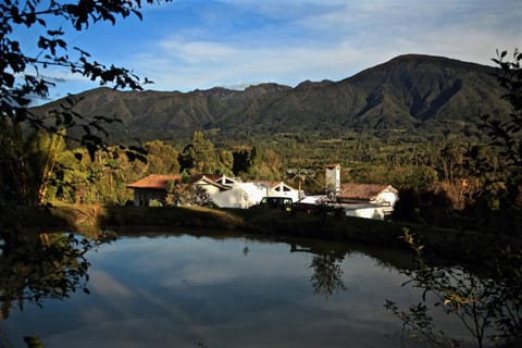 Facade/entrance, Day, Natural landscape, Lake view, Mountain view