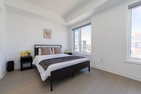 Bed, Photo of the whole room, Bedroom, City view