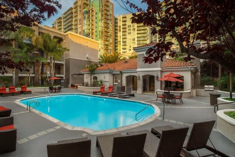 Property building, Patio, Communal lounge/ TV room, Day, Evening entertainment, Pool view, Swimming pool, sunbed