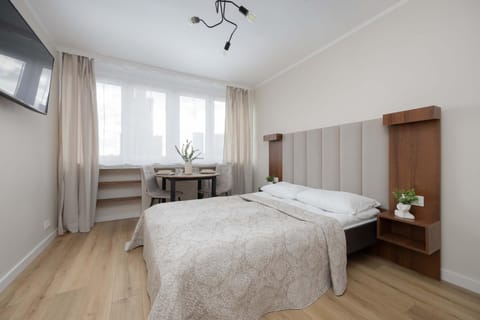 Bed, Photo of the whole room, Seating area, Bedroom