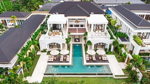 Property building, Bird's eye view, Pool view, Swimming pool