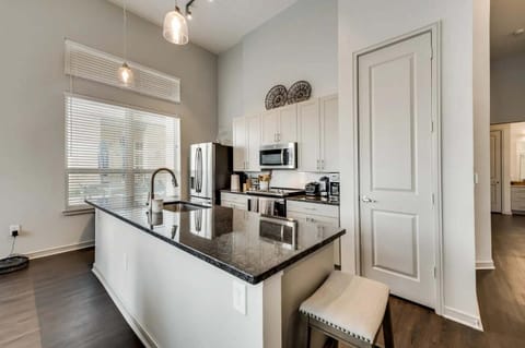 Spacious 3BD Lakeview HWY348 Las-Colinas LC058-1 Apartment in Irving