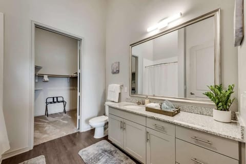 Modern 3BD Lakeview HWY348 Las Colinas LC058 Apartment in Irving