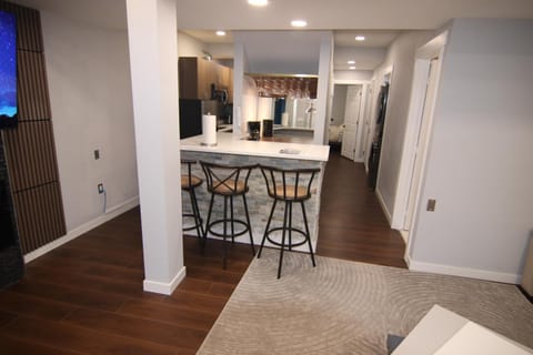 Dining area, minibar
