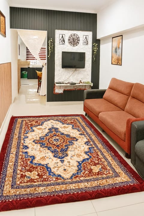 Communal lounge/ TV room, Communal lounge/ TV room, TV and multimedia, Living room, Seating area, Evening entertainment