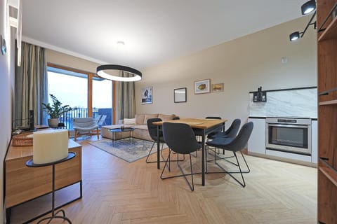 Kitchen or kitchenette, Living room, Seating area, Dining area