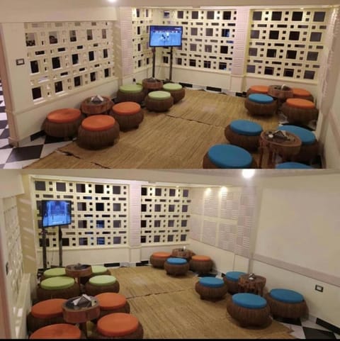 Restaurant/places to eat, Communal lounge/ TV room, Game Room, TV and multimedia, Living room, Seating area, Evening entertainment