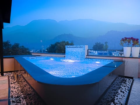 Mountain view, Swimming pool