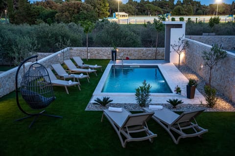 Patio, Garden, Swimming pool, sunbed