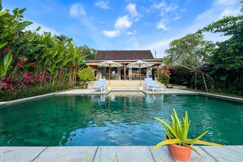 Property building, Patio, Spring, Day, Natural landscape, Garden, Garden view, Pool view, Swimming pool