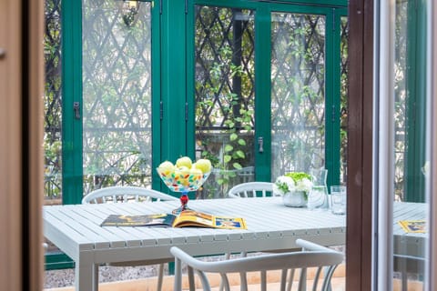 Decorative detail, Dining area