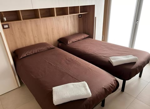 Bed, Photo of the whole room, Bedroom, towels, towels