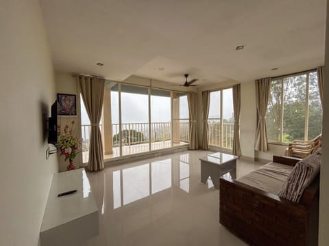 Communal lounge/ TV room, TV and multimedia, Living room, Photo of the whole room, Seating area, Evening entertainment