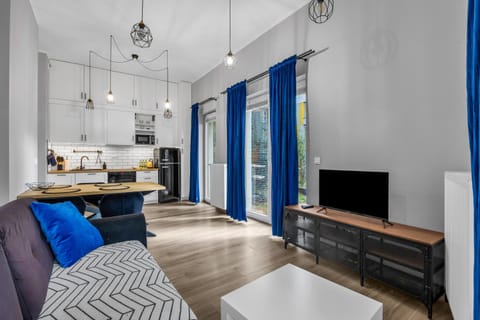 Communal lounge/ TV room, TV and multimedia, Kitchen or kitchenette, Living room, Seating area, Dining area, Evening entertainment