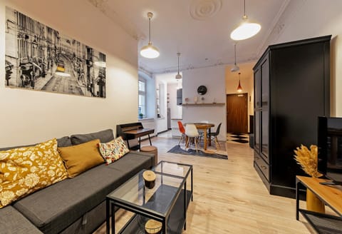 TV and multimedia, Kitchen or kitchenette, Living room