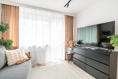 Communal lounge/ TV room, TV and multimedia, Living room, Seating area, Evening entertainment