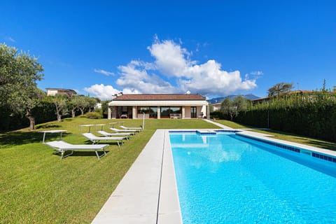 Day, Garden, Swimming pool, sunbed