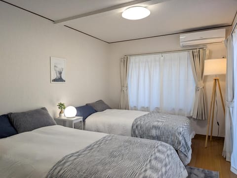 Bed, Bedroom, air conditioner