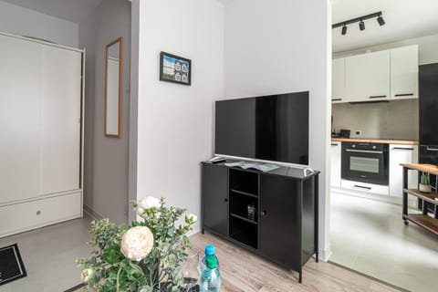 TV and multimedia, Kitchen or kitchenette, Photo of the whole room, dishwasher, stove, wardrobe