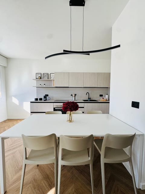 Kitchen or kitchenette, Dining area, stove