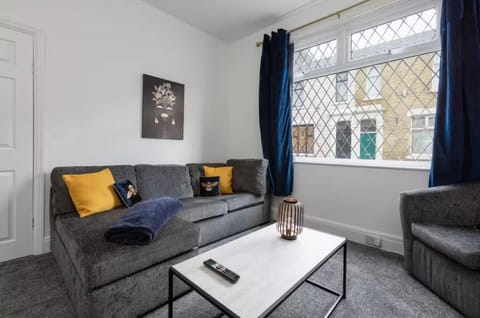 Connaught Stays - Home from Home - Sleeps 7 - Free Wifi House in Preston