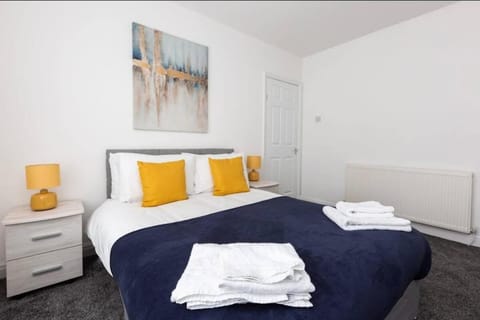 Connaught Stays - Home from Home - Sleeps 7 - Free Wifi House in Preston