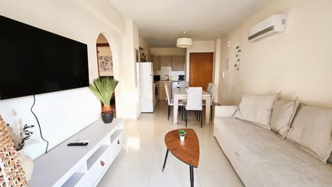 TV and multimedia, Kitchen or kitchenette, Living room, Seating area, air conditioner