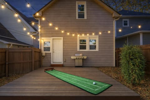 Walk to Lucas Oil Stadium - Retreat with Hot Tub - Sleeps 14 House in Indianapolis