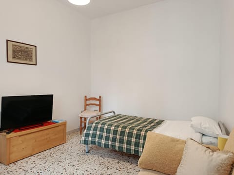 TV and multimedia, Photo of the whole room, Bedroom