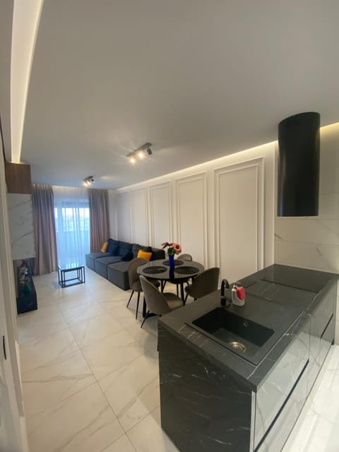TV and multimedia, Kitchen or kitchenette, Living room, Seating area, Dining area