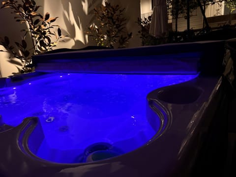 Hot Tub, Hot Tub, Balcony/Terrace, Pool view
