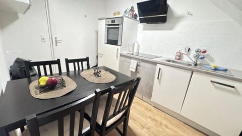 Property building, Kitchen or kitchenette, Living room