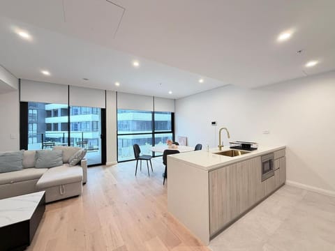 Kitchen or kitchenette, Living room, Seating area, Dining area