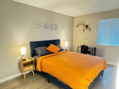 The Cozy Condo - Your Home Base near all amenities Apartment in Aurora