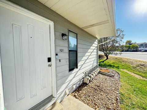 The Cozy Condo - Your Home Base near all amenities Apartment in Aurora