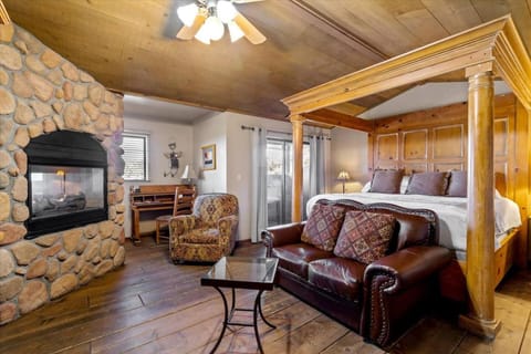 Bed, Seating area, fireplace
