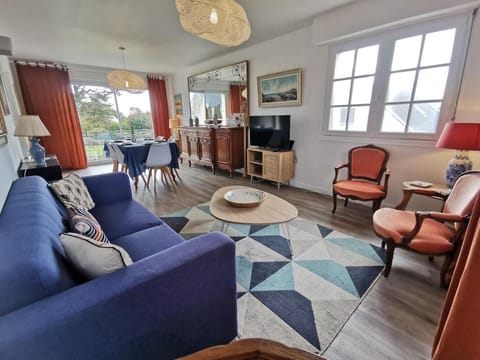 Communal lounge/ TV room, TV and multimedia, Living room, Seating area