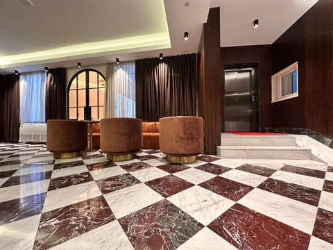 Property building, Restaurant/places to eat, Lobby or reception, Seating area, Area and facilities, furniture, elevator, air conditioner