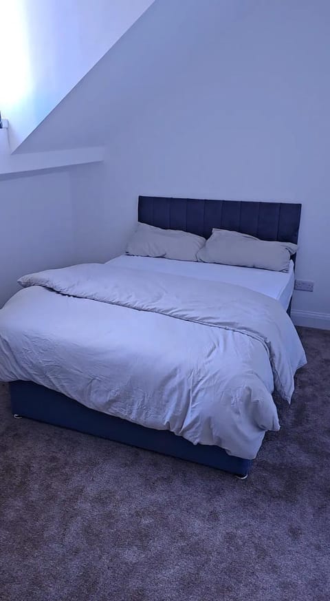 Dress to impress home Apartment in Leeds